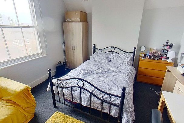 5 bedroom flat to rent - Photo 1