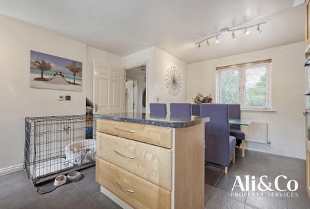 1 bedroom in a house share to rent - Photo 2