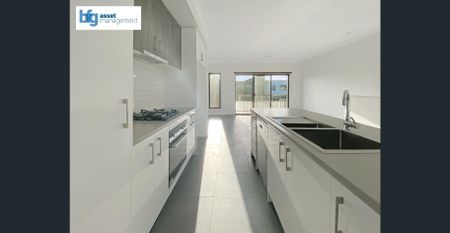 Modern 2-Bedroom Townhouse in a Prime Location! - Photo 5