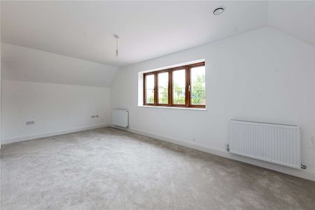 Beautifully presented, newly built family home with stunning rural views - Photo 4