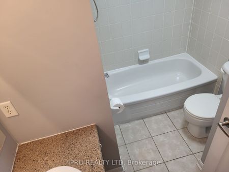 Townhouse For Lease | E8132042 - Photo 5