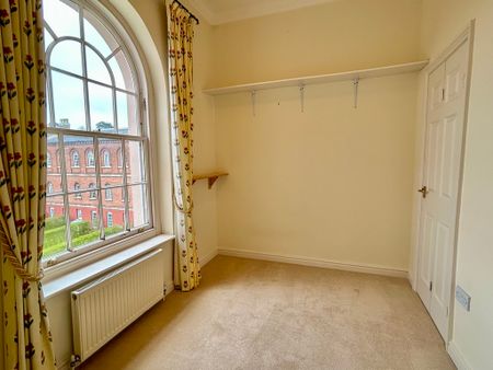 3 bedroom Spacious Three Bedroom Apartment to rent - Photo 4