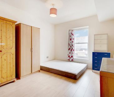 3 bedroom flat to rent - Photo 5