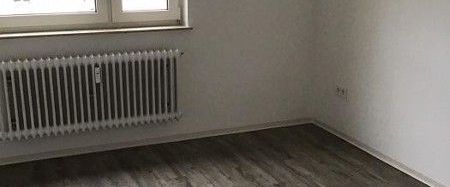 Renovierte 2-Zimmer-Wohnung mit Balkon ab sofort frei - Photo 1