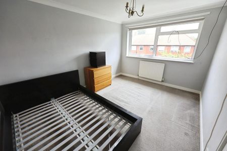 3 bedroom terraced house to rent - Photo 3