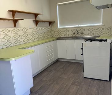 Neat and Tidy 4 bedroom home - Photo 5