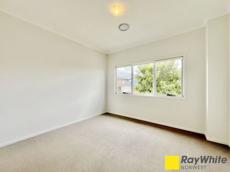 Immaculate Family Home | Convenient Location - Photo 3