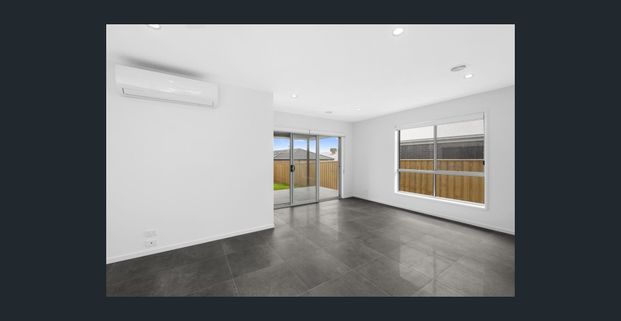 Stunning home with huge fully fenced garden - Photo 1