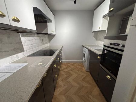 3 bedroom flat to rent - Photo 5