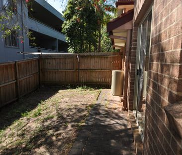 Spacious & Comfy Townhouse! - Photo 6