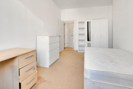 3 bedroom apartment to rent - Photo 2