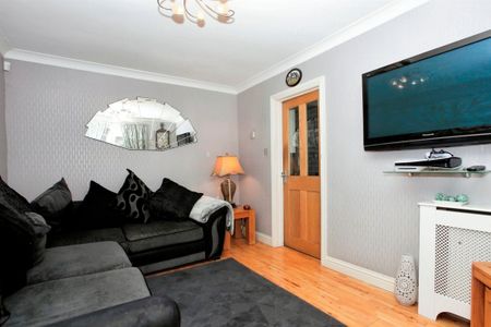 PETERBOROUGH - Photo 2