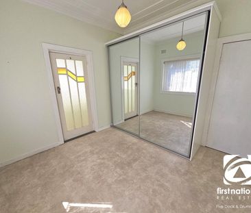 Charming 2-Bedroom Semi with Spacious Backyard - Photo 6