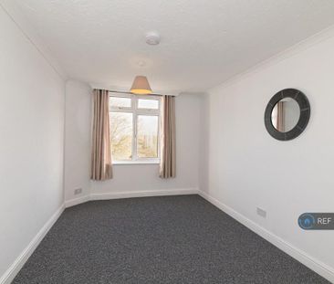 5 bedroom semi-detached house to rent - Photo 4