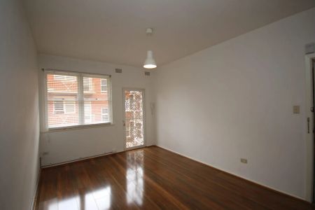 Spacious One Bedroom At Brighton Le Sands - Photo 3