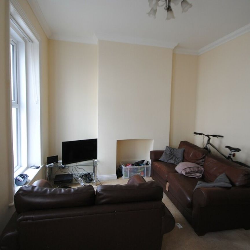 2 Bedroom Student Flat in Lansdowne - Photo 1