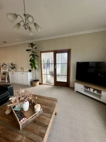 Parkvale Family Home - Photo 4