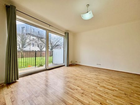 Longwood Road, Hertford - Photo 2