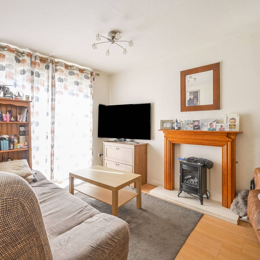 Satanita Close, Beckton, E16 - Photo 1