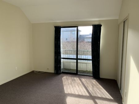 3 Bedroom Townhouse near Hagley Park - Photo 2