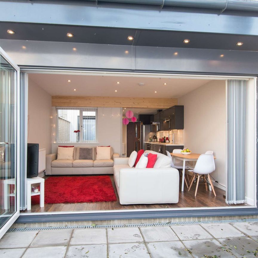 Yet another John Winter house redefining student living in Cardiff. - Photo 1