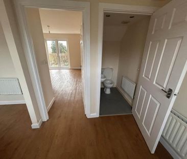 2 bedroom end of terrace house to rent - Photo 2