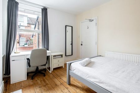 6 Bed Semi-Detached House, Albert Grove, NG7 - Photo 3