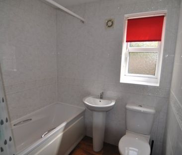 1 bed Apartment - To Let - Photo 4