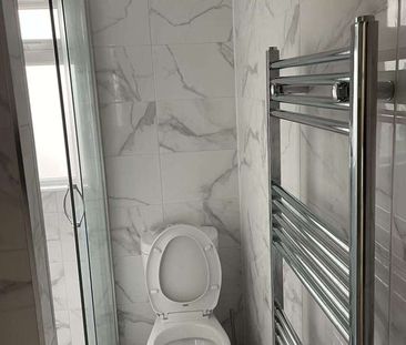 Hillcross Avenue - Photo 5