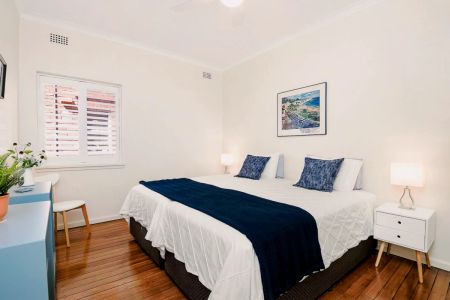 2Bedrooms, 1Bathrooms - Photo 2