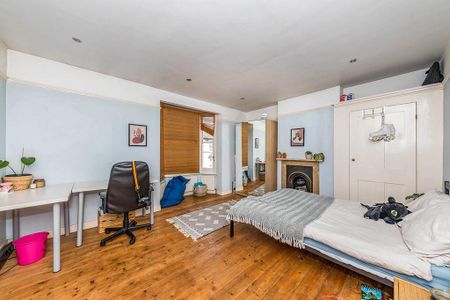 4 bedroom semi-detached house to rent - Photo 3