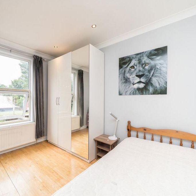 3 bedroom flat to rent - Photo 1