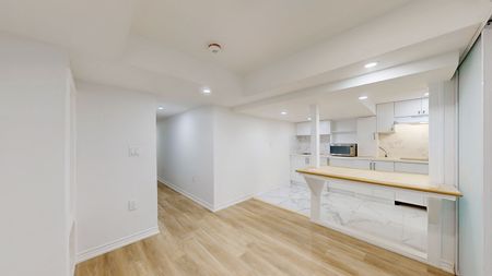 For Lease - 197 Vantage Loop, Newmarket, Ontario - Photo 2