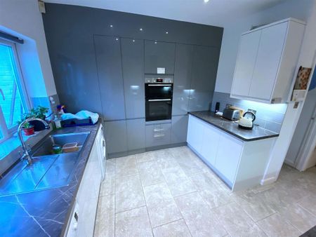 1 bedroom in a house share to rent - Photo 3