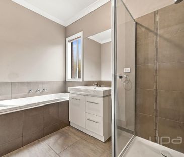 4 BEDROOM FAMILY HOME IN ARNOLDS CREEK ESTATE - Photo 4