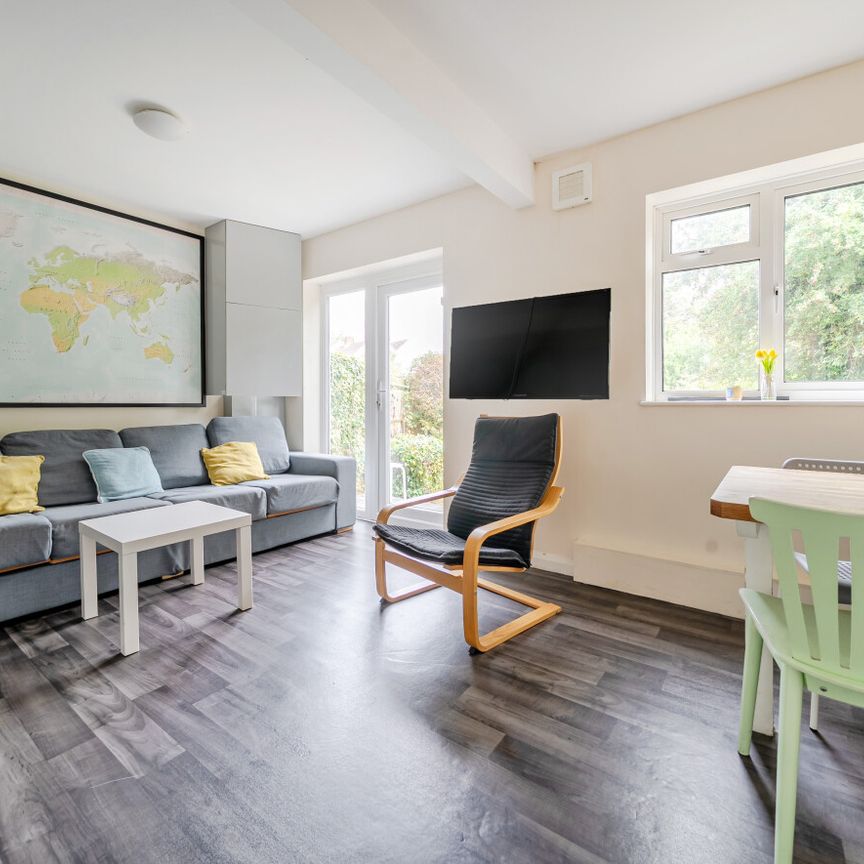 6 bedroom semi-detached house to rent - Photo 1