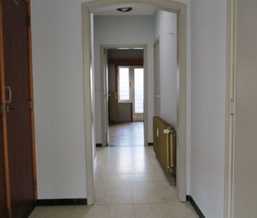 Appartement met 2 slaapkamers op goede loctaie! - Photo 1