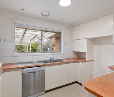 FRESHLY PAINTED, THREE BEDROOM FAMILY HOME - Photo 6