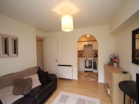 1 bedroom flat to rent - Photo 2