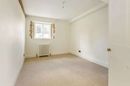 Four bedroom semi-detached property. - Photo 3