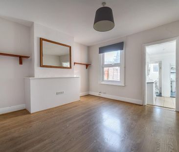 4 bedroom terraced house to rent - Photo 2