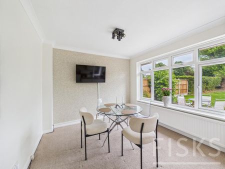 4 bedroom detached house to rent - Photo 3