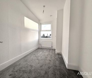 3 bedroom flat to rent - Photo 2