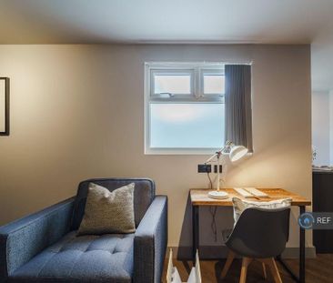 1 bedroom in a house share to rent - Photo 2