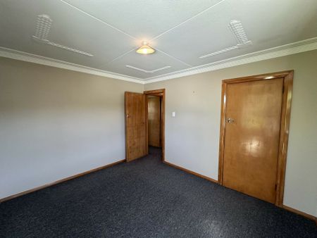 Elevated home in a convenient location! - Photo 4
