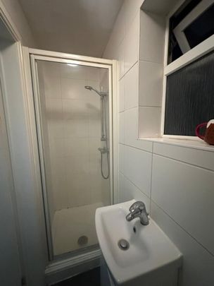 Studio Flat, Middleham Road, N18 - Photo 1