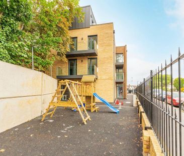 3 bedroom flat to rent - Photo 5