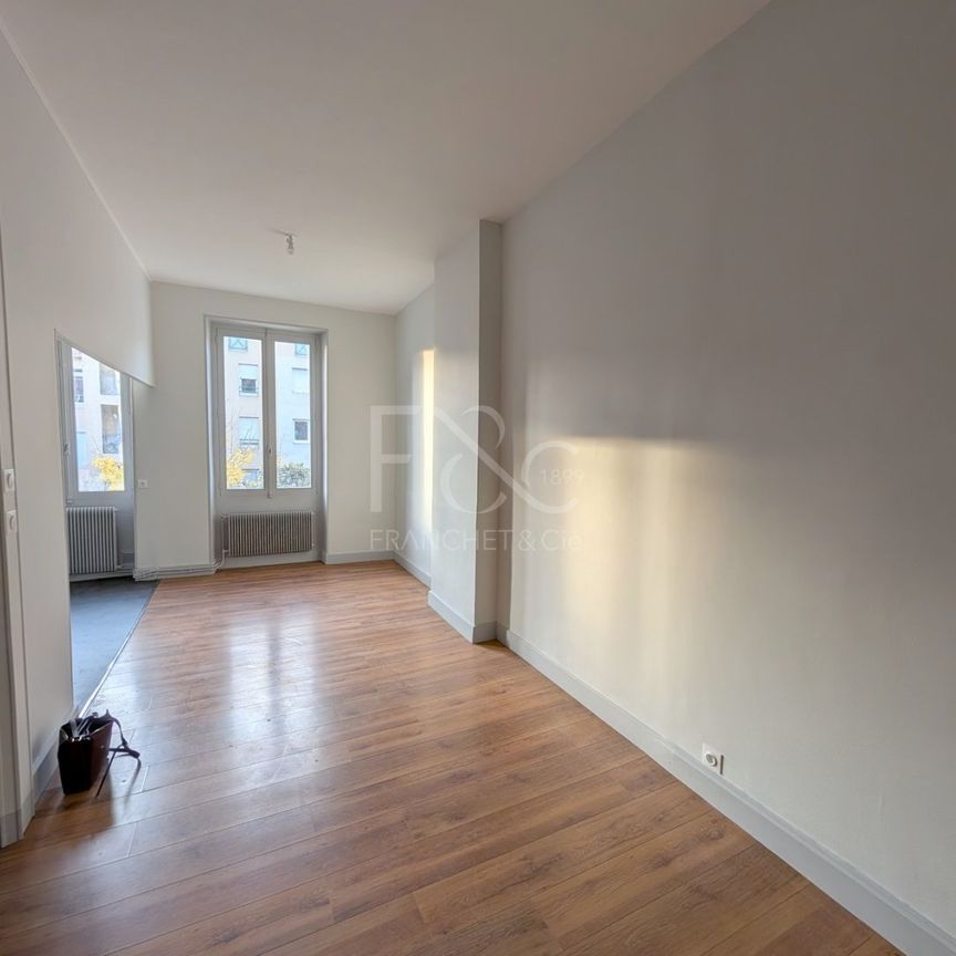 T3 rénové de 71 m² - rue Jean Claude Vivant à Villeurbanne - Photo 1