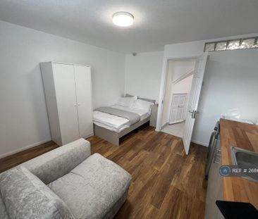 Studio to rent - Photo 1