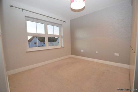 3 bedroom property to rent in Addlestone - Photo 4